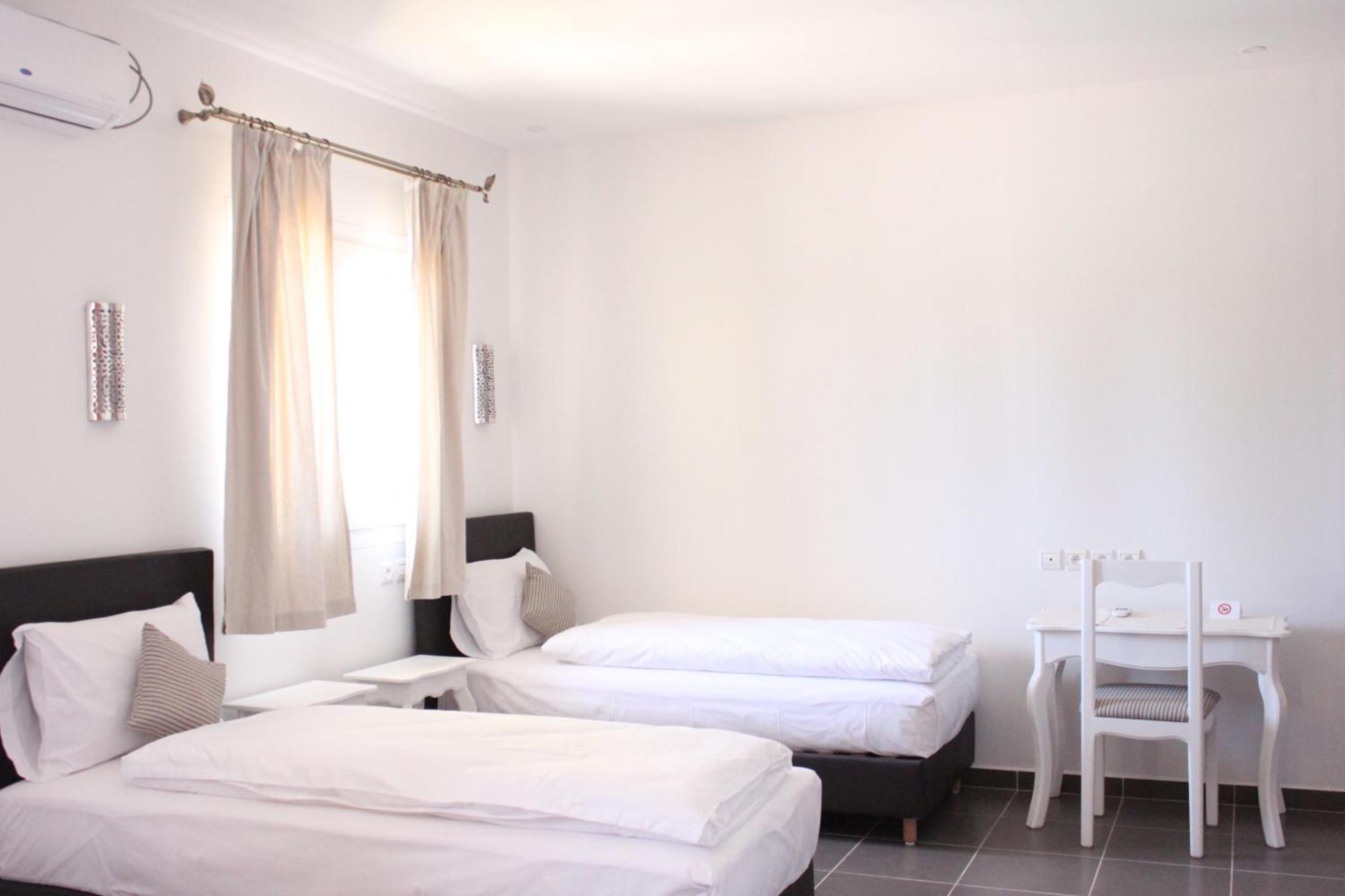 Hotel Tinit *